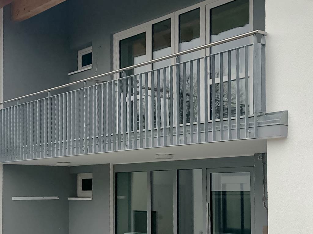 Schröfl GmbH - Schlosserei - Stahlbau Leistung: Balkone